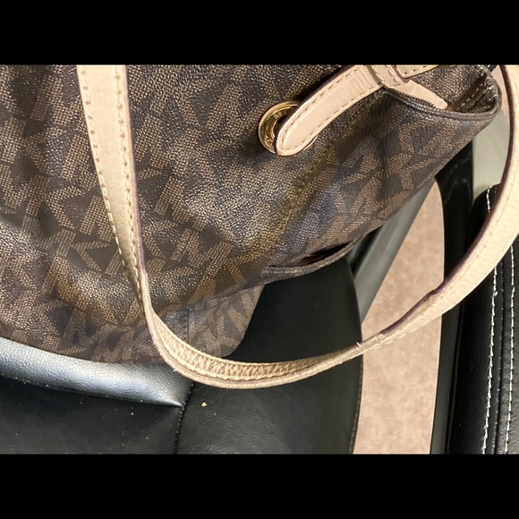 Michael Kors purse - Picture 3 of 10
